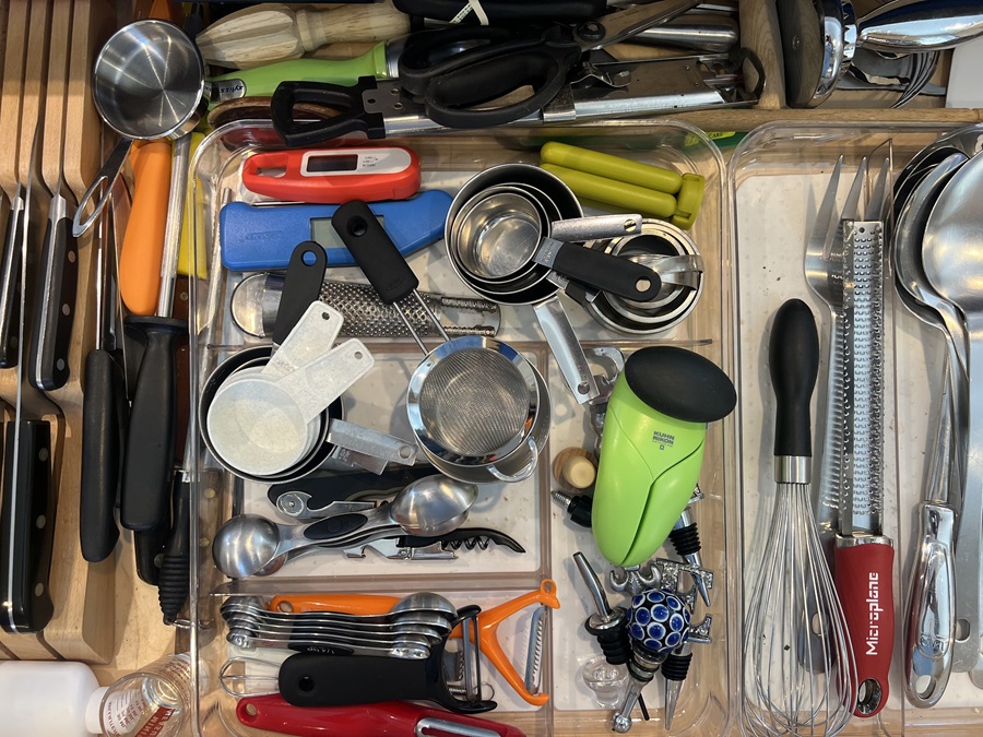 https://cdn.provincetownindependent.org/2024/03/Fontenot-Tackling-the-gadget-drawer-Photo-1-gadgets.jpeg